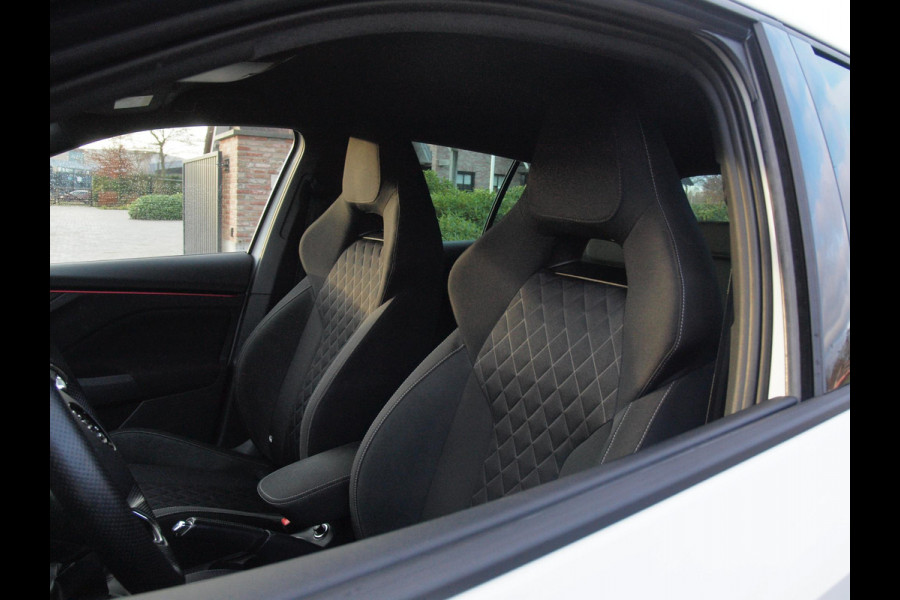 Škoda SCALA 1.0 TSI Sport Business | Apple Carplay | Trekhaak | Parkeensensoren | Sportstoelen | NL-Auto |