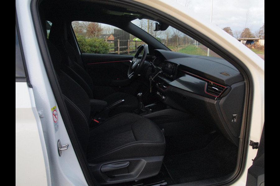 Škoda SCALA 1.0 TSI Sport Business | Apple Carplay | Trekhaak | Parkeensensoren | Sportstoelen | NL-Auto |