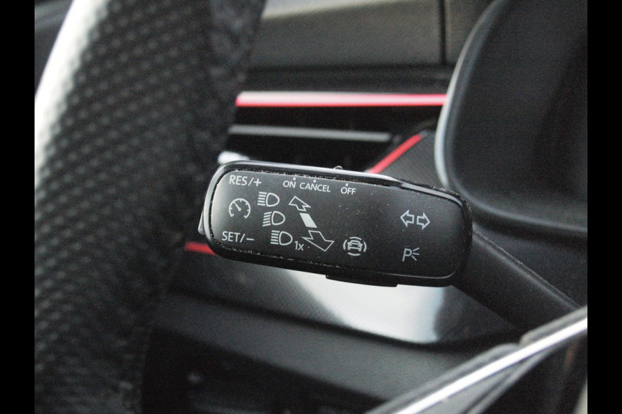 Škoda SCALA 1.0 TSI Sport Business | Apple Carplay | Trekhaak | Parkeensensoren | Sportstoelen | NL-Auto |