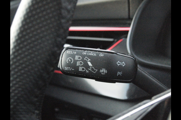 Škoda SCALA 1.0 TSI Sport Business | Apple Carplay | Trekhaak | Parkeensensoren | Sportstoelen | NL-Auto |