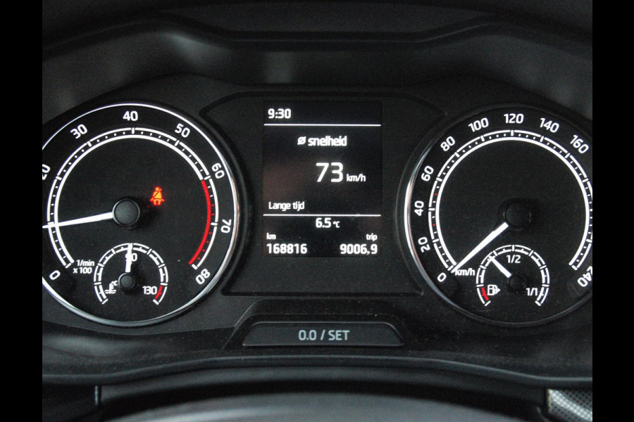 Škoda SCALA 1.0 TSI Sport Business | Apple Carplay | Trekhaak | Parkeensensoren | Sportstoelen | NL-Auto |