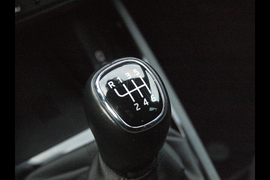 Škoda SCALA 1.0 TSI Sport Business | Apple Carplay | Trekhaak | Parkeensensoren | Sportstoelen | NL-Auto |