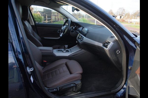 BMW 3-serie 320e Business Edition Plus | Plug-in Hybride | 19 Inch zwarte velgen | Sportstoelen | Leer | NL-Auto |