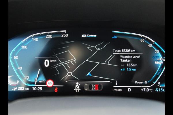 BMW 3-serie 320e Business Edition Plus | Plug-in Hybride | 19 Inch zwarte velgen | Sportstoelen | Leer | NL-Auto |