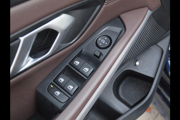 BMW 3-serie 320e Business Edition Plus | Plug-in Hybride | 19 Inch zwarte velgen | Sportstoelen | Leer | NL-Auto |