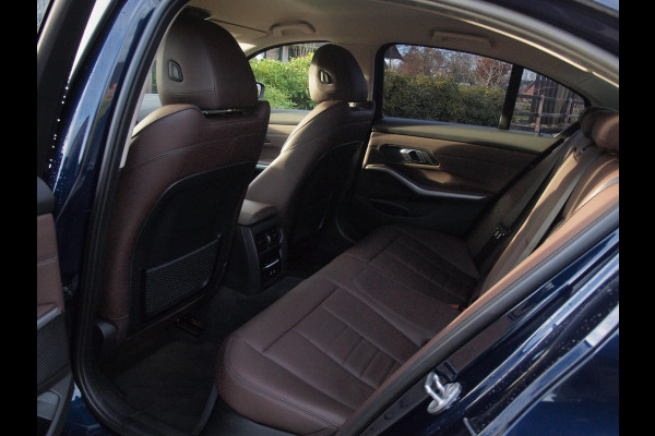 BMW 3-serie 320e Business Edition Plus | Plug-in Hybride | 19 Inch zwarte velgen | Sportstoelen | Leer | NL-Auto |