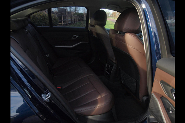 BMW 3-serie 320e Business Edition Plus | Plug-in Hybride | 19 Inch zwarte velgen | Sportstoelen | Leer | NL-Auto |