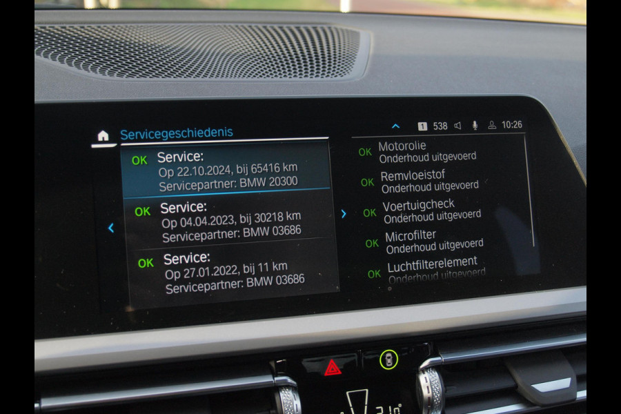 BMW 3-serie 320e Business Edition Plus | Plug-in Hybride | 19 Inch zwarte velgen | Sportstoelen | Leer | NL-Auto |