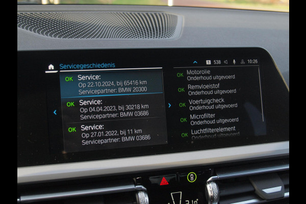 BMW 3-serie 320e Business Edition Plus | Plug-in Hybride | 19 Inch zwarte velgen | Sportstoelen | Leer | NL-Auto |