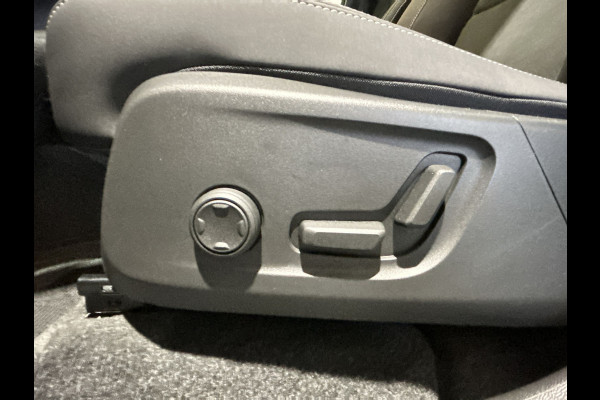 Volvo C40 Recharge Twin Ultimate 82 kWh Harman Kardon, elektr. stoelen met memory, elektr. achterklep, panorama glasdak wordt verwacht