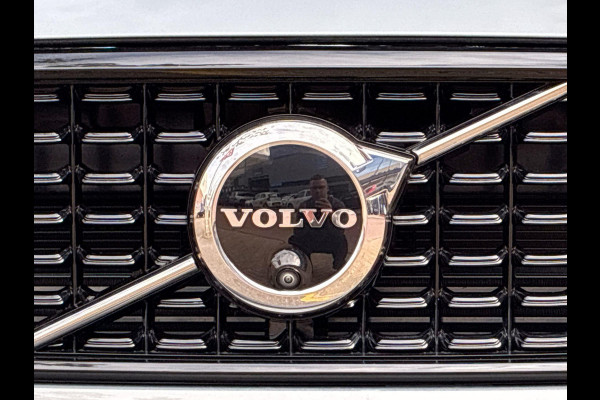 Volvo XC40 1.5 T4 Plug-in hybrid Plus Dark SOH 98% | Lage km stand | HK audio | 360° Camera | Trekhaak | Pilot- Park Assist