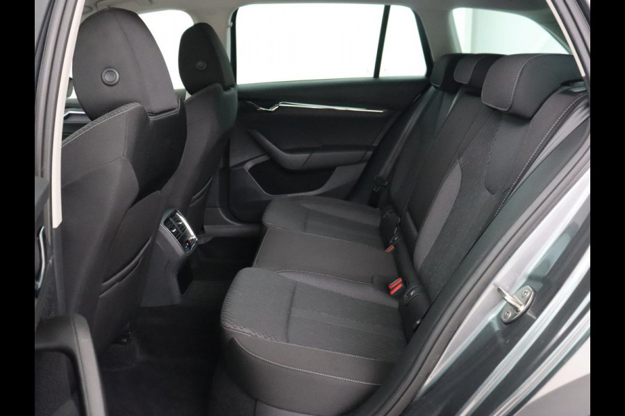 Škoda Octavia 1.0 TSI Business Edition Plus | Stoelverwarming | Adaptive cruise | Trekhaak | Carplay | Sfeerverlichting | Navigatie | Keyless | Full LED | Parkeerhulp | Climate control