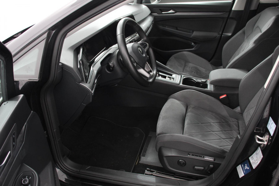 Volkswagen Golf Variant 1.5 eTSI 150pk DSG Style | Navigatie | Apple Carplay/Android Auto | Lane Assist | Dodehoek Assistent | Head-up Display |Park Assist | Parkeersensoren | Camera | Stuur- en stoelverwarming | Keyless Entry/Start | LED-verlichting voor