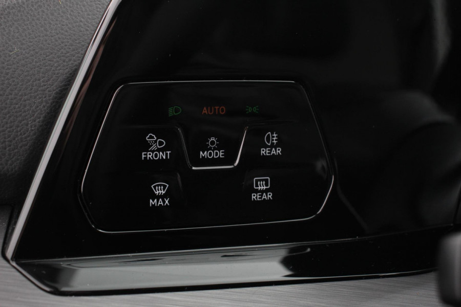 Volkswagen Golf Variant 1.5 eTSI 150pk DSG Style | Navigatie | Apple Carplay/Android Auto | Lane Assist | Dodehoek Assistent | Head-up Display |Park Assist | Parkeersensoren | Camera | Stuur- en stoelverwarming | Keyless Entry/Start | LED-verlichting voor