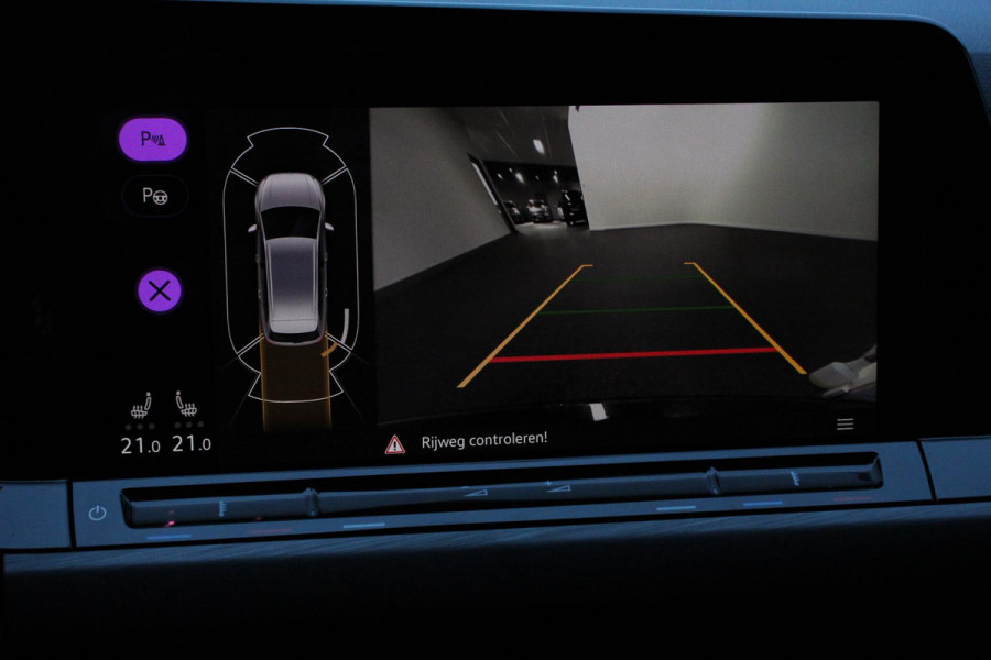 Volkswagen Golf Variant 1.5 eTSI 150pk DSG Style | Navigatie | Apple Carplay/Android Auto | Lane Assist | Dodehoek Assistent | Head-up Display |Park Assist | Parkeersensoren | Camera | Stuur- en stoelverwarming | Keyless Entry/Start | LED-verlichting voor