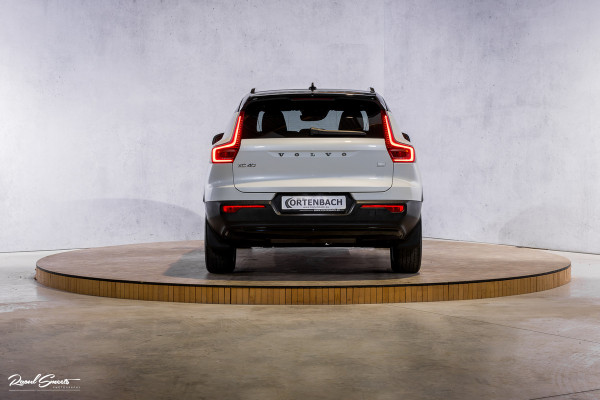 Volvo XC40 1.5 T5 Recharge R-Design | Zwenkbare trekhaak | Adaptieve cruise | Blis | Metallic |