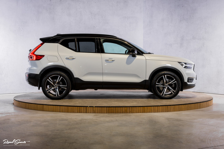 Volvo XC40 1.5 T5 Recharge R-Design | Zwenkbare trekhaak | Adaptieve cruise | Blis | Metallic |