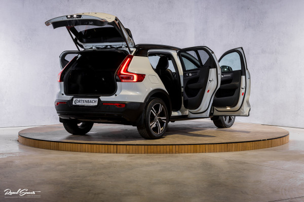 Volvo XC40 1.5 T5 Recharge R-Design | Zwenkbare trekhaak | Adaptieve cruise | Blis | Metallic |