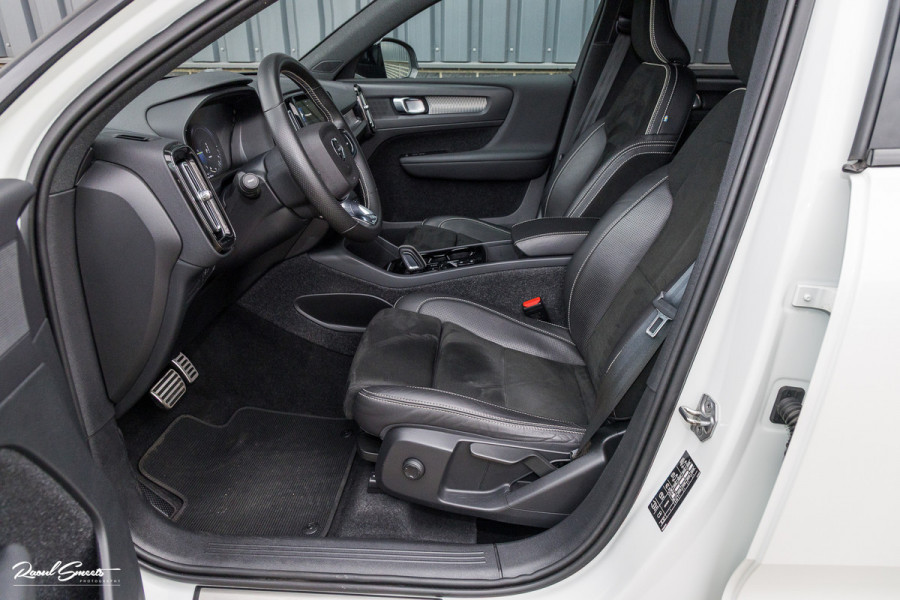 Volvo XC40 1.5 T5 Recharge R-Design | Zwenkbare trekhaak | Adaptieve cruise | Blis | Metallic |