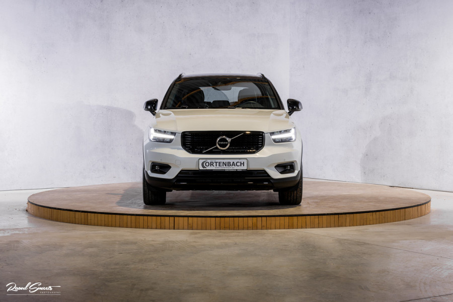 Volvo XC40 1.5 T5 Recharge R-Design | Zwenkbare trekhaak | Adaptieve cruise | Blis | Metallic |