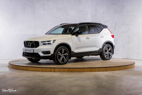 Volvo XC40 1.5 T5 Recharge R-Design | Zwenkbare trekhaak | Adaptieve cruise | Blis | Metallic |