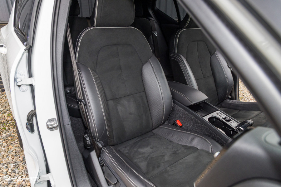 Volvo XC40 1.5 T5 Recharge R-Design | Zwenkbare trekhaak | Adaptieve cruise | Blis | Metallic |