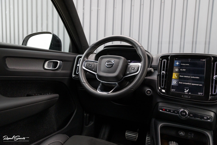 Volvo XC40 1.5 T5 Recharge R-Design | Zwenkbare trekhaak | Adaptieve cruise | Blis | Metallic |