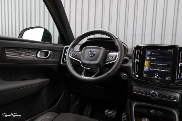 Volvo XC40 1.5 T5 Recharge R-Design | Zwenkbare trekhaak | Adaptieve cruise | Blis | Metallic |