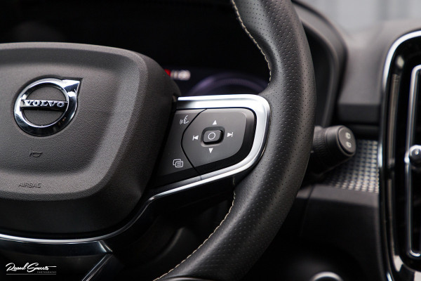 Volvo XC40 1.5 T5 Recharge R-Design | Zwenkbare trekhaak | Adaptieve cruise | Blis | Metallic |