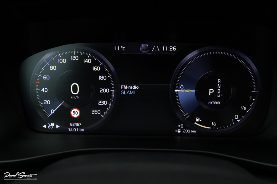 Volvo XC40 1.5 T5 Recharge R-Design | Zwenkbare trekhaak | Adaptieve cruise | Blis | Metallic |