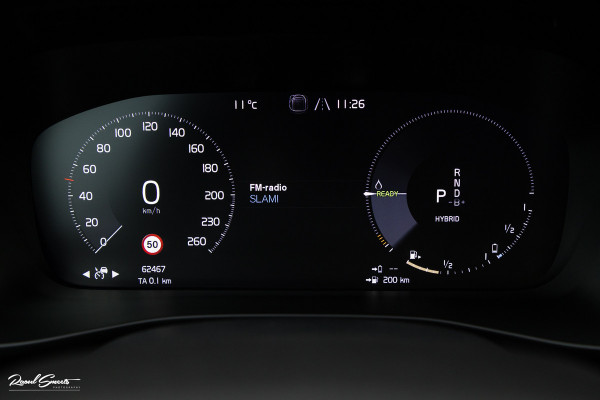 Volvo XC40 1.5 T5 Recharge R-Design | Zwenkbare trekhaak | Adaptieve cruise | Blis | Metallic |