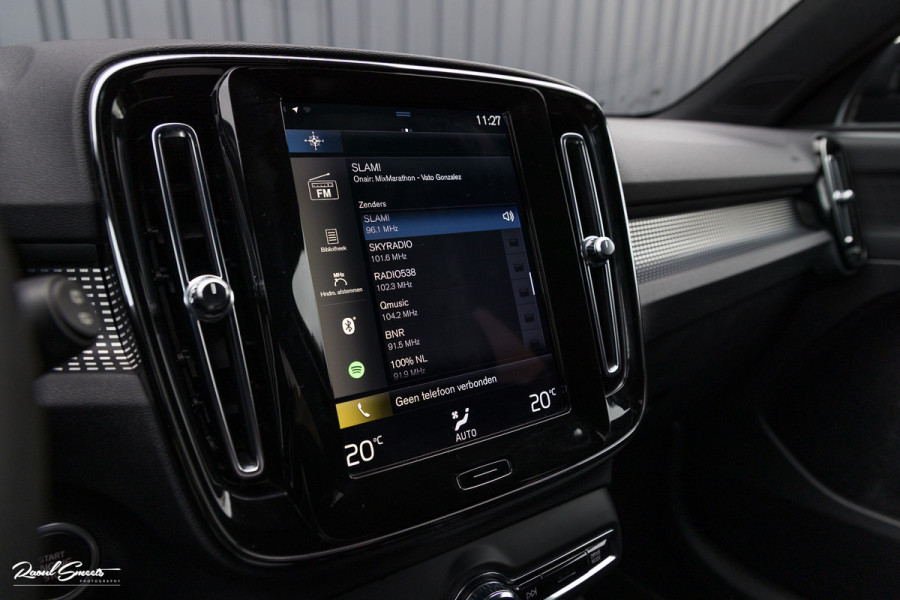 Volvo XC40 1.5 T5 Recharge R-Design | Zwenkbare trekhaak | Adaptieve cruise | Blis | Metallic |