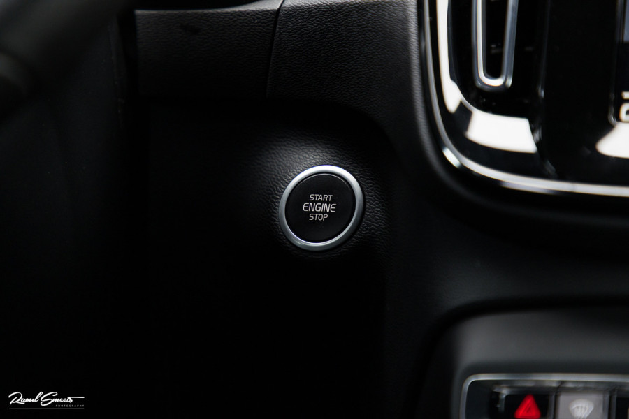 Volvo XC40 1.5 T5 Recharge R-Design | Zwenkbare trekhaak | Adaptieve cruise | Blis | Metallic |