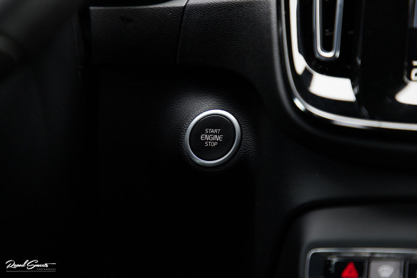 Volvo XC40 1.5 T5 Recharge R-Design | Zwenkbare trekhaak | Adaptieve cruise | Blis | Metallic |