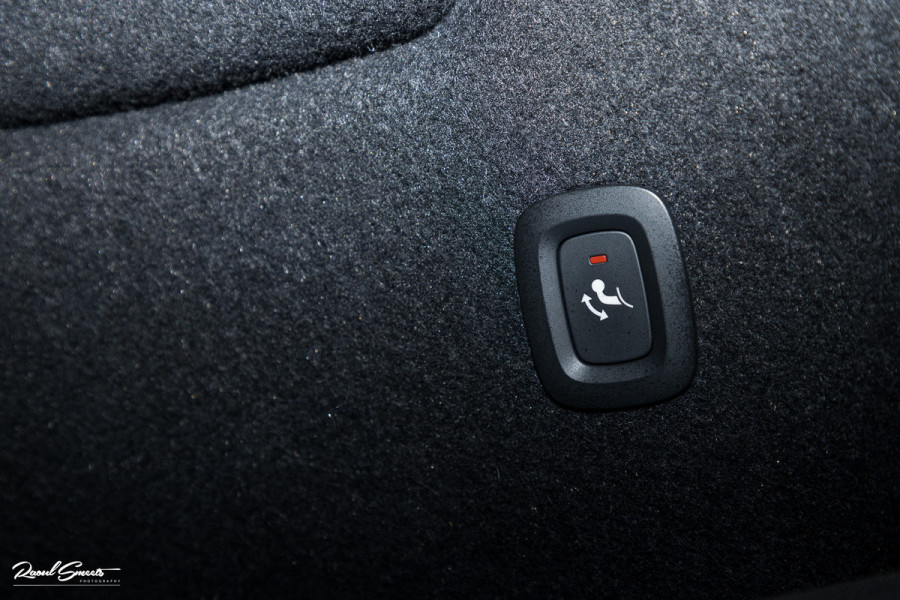 Volvo XC40 1.5 T5 Recharge R-Design | Zwenkbare trekhaak | Adaptieve cruise | Blis | Metallic |