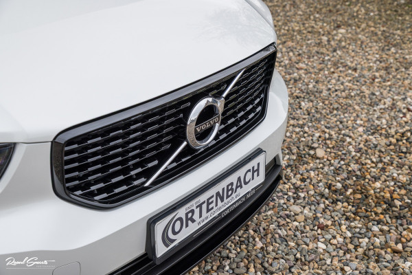 Volvo XC40 1.5 T5 Recharge R-Design | Zwenkbare trekhaak | Adaptieve cruise | Blis | Metallic |