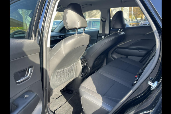Hyundai KONA ELECTRIC Comfort Smart 65.4 kWh | Longrange | 3-Fase Lader | Warmtepomp | Dealeronderhouden | Fabrieksgarantie Hyundai tot 2029 | Elektrische Achterklep | Stoel & Stuurverwarming | Afnembare Trekhaak | Rijklaar Geleverd