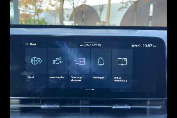 Hyundai KONA ELECTRIC Comfort Smart 65.4 kWh | Longrange | 3-Fase Lader | Warmtepomp | Dealeronderhouden | Fabrieksgarantie Hyundai tot 2029 | Elektrische Achterklep | Stoel & Stuurverwarming | Afnembare Trekhaak | Rijklaar Geleverd