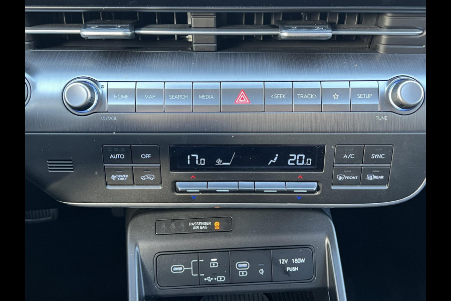 Hyundai KONA ELECTRIC Comfort Smart 65.4 kWh | Longrange | 3-Fase Lader | Warmtepomp | Dealeronderhouden | Fabrieksgarantie Hyundai tot 2029 | Elektrische Achterklep | Stoel & Stuurverwarming | Afnembare Trekhaak | Rijklaar Geleverd