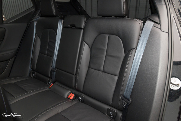 Volvo XC40 1.5 T5 Plug-in hybrid Ultimate Dark | Panorama dak | Adaptieve cruise | Blis | Memory | Harman Kardon |