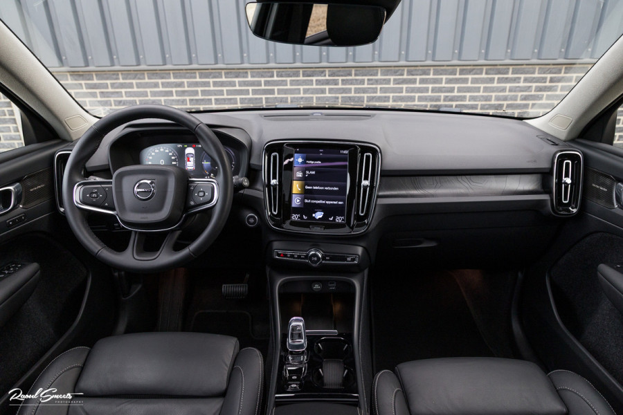 Volvo XC40 1.5 T5 Plug-in hybrid Ultimate Dark | Panorama dak | Adaptieve cruise | Blis | Memory | Harman Kardon |