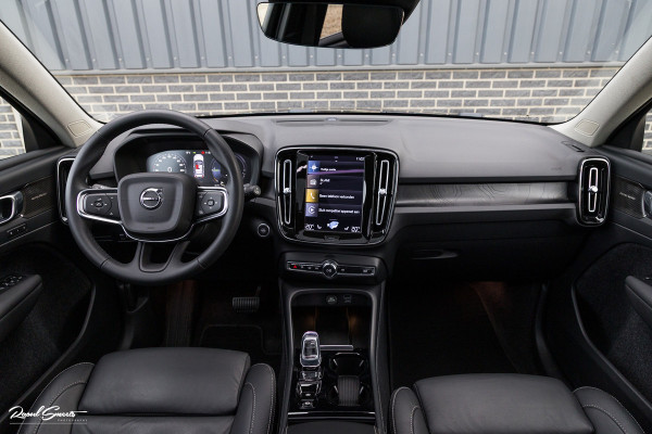 Volvo XC40 1.5 T5 Plug-in hybrid Ultimate Dark | Panorama dak | Adaptieve cruise | Blis | Memory | Harman Kardon |