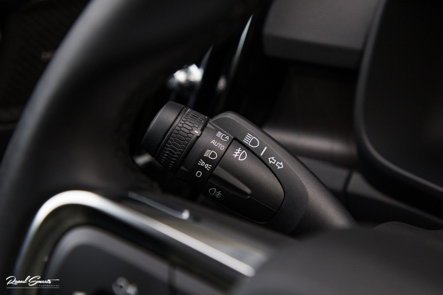 Volvo XC40 1.5 T5 Plug-in hybrid Ultimate Dark | Panorama dak | Adaptieve cruise | Blis | Memory | Harman Kardon |