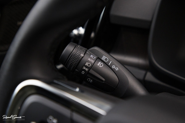 Volvo XC40 1.5 T5 Plug-in hybrid Ultimate Dark | Panorama dak | Adaptieve cruise | Blis | Memory | Harman Kardon |