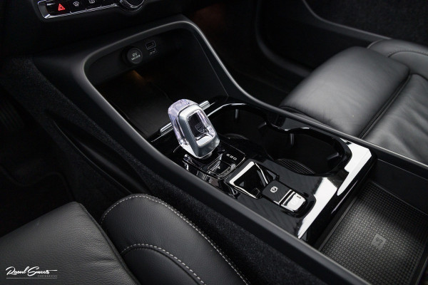 Volvo XC40 1.5 T5 Plug-in hybrid Ultimate Dark | Panorama dak | Adaptieve cruise | Blis | Memory | Harman Kardon |