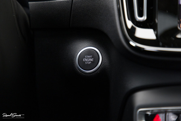 Volvo XC40 1.5 T5 Plug-in hybrid Ultimate Dark | Panorama dak | Adaptieve cruise | Blis | Memory | Harman Kardon |