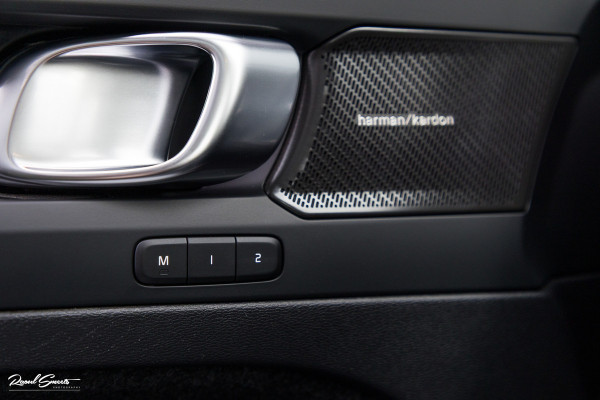 Volvo XC40 1.5 T5 Plug-in hybrid Ultimate Dark | Panorama dak | Adaptieve cruise | Blis | Memory | Harman Kardon |