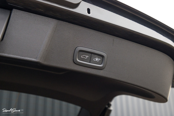 Volvo XC40 1.5 T5 Plug-in hybrid Ultimate Dark | Panorama dak | Adaptieve cruise | Blis | Memory | Harman Kardon |