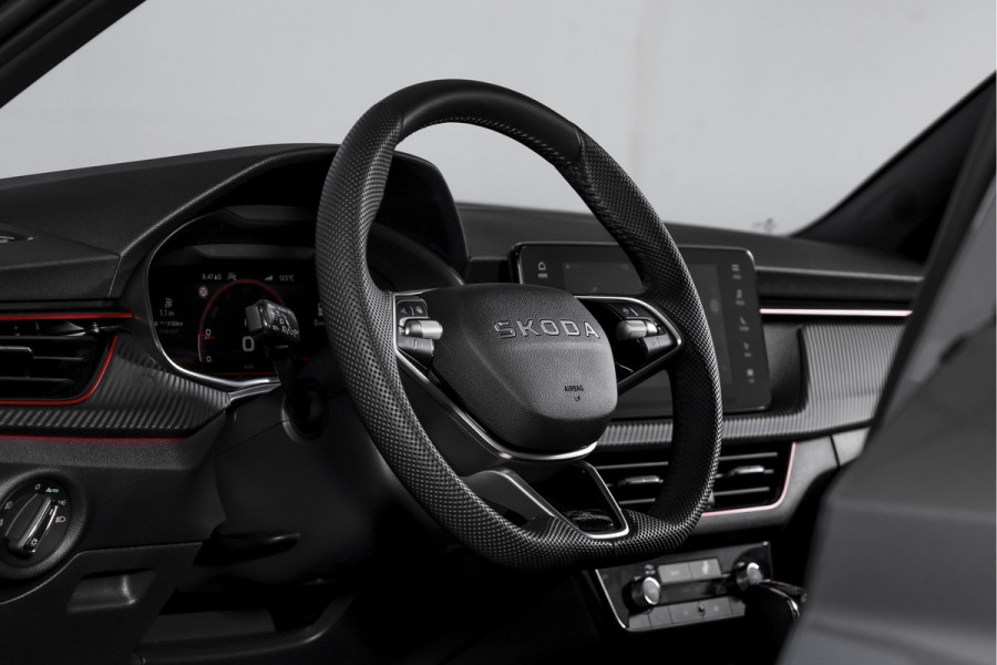 Škoda Kamiq 1.5 TSI 150 PK Monte Carlo - Automaat | Pano | Dig. Cockpit | Cruise | Stoelverw. | Camera | PDC | NAV + App. Connect | ECC |  LM 18" | 8397