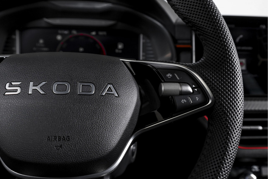 Škoda Kamiq 1.5 TSI 150 PK Monte Carlo - Automaat | Pano | Dig. Cockpit | Cruise | Stoelverw. | Camera | PDC | NAV + App. Connect | ECC |  LM 18" | 8397